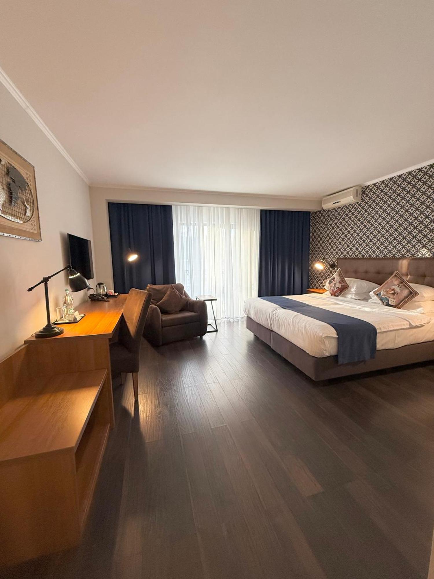 Krystal Boutique Mansion Hotel Hunedoara Exterior photo