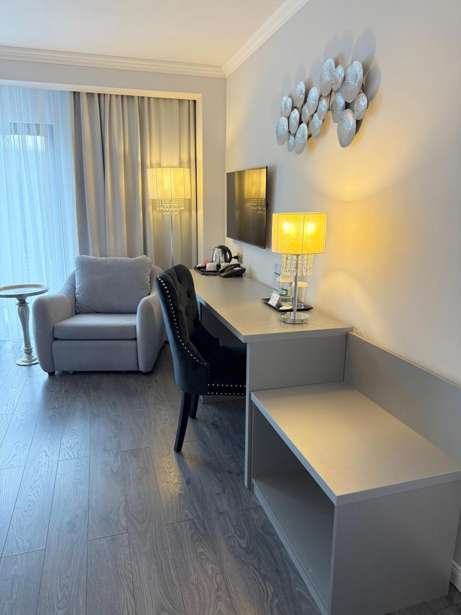 Krystal Boutique Mansion Hotel Hunedoara Exterior photo
