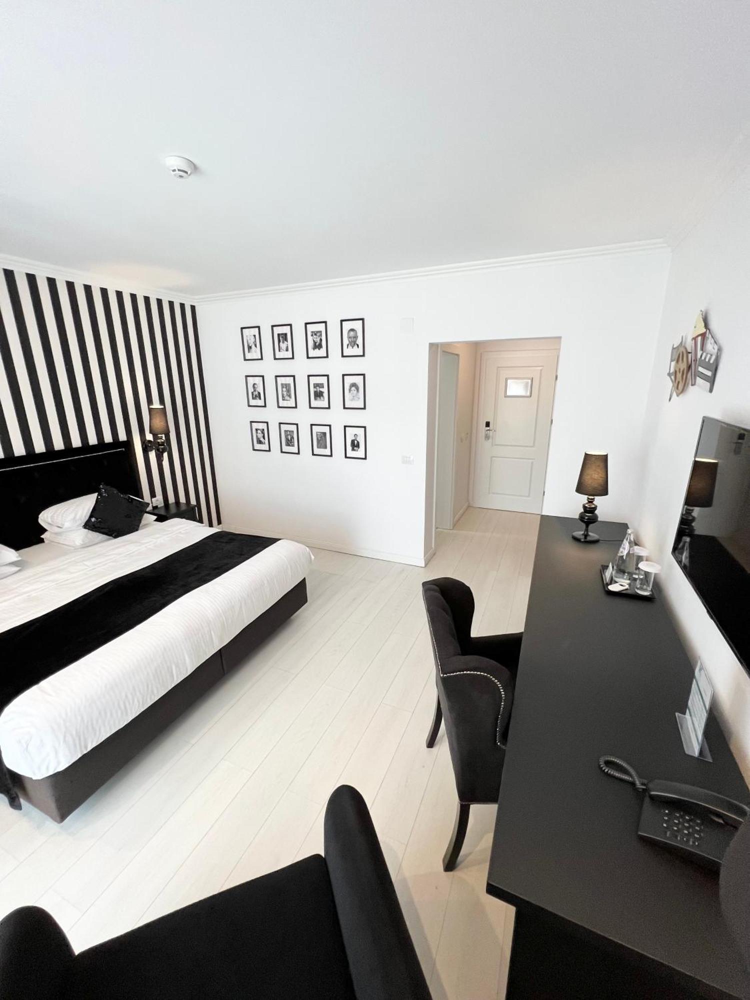 Krystal Boutique Mansion Hotel Hunedoara Exterior photo